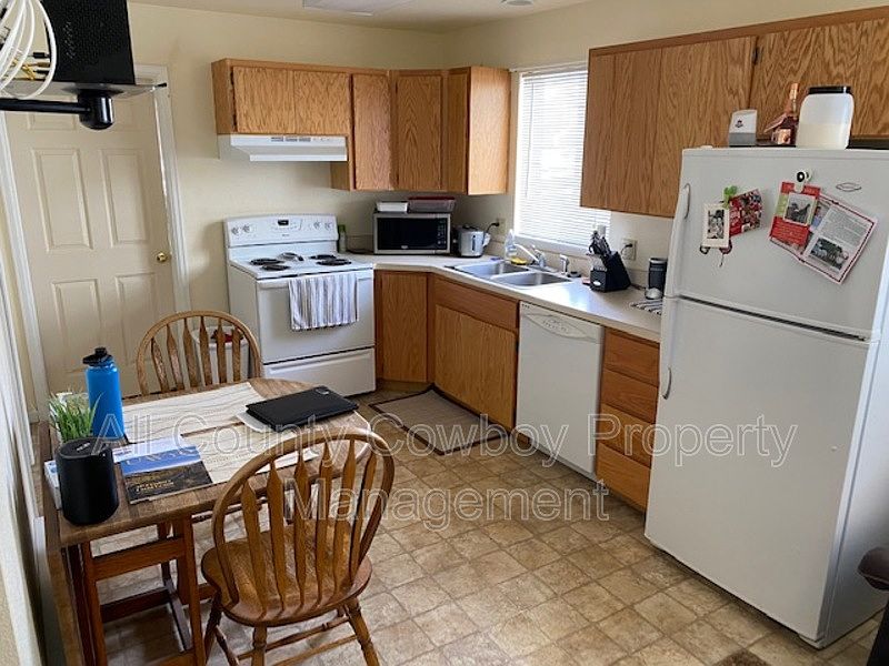 1st image of 509 E Curtis St APT 203