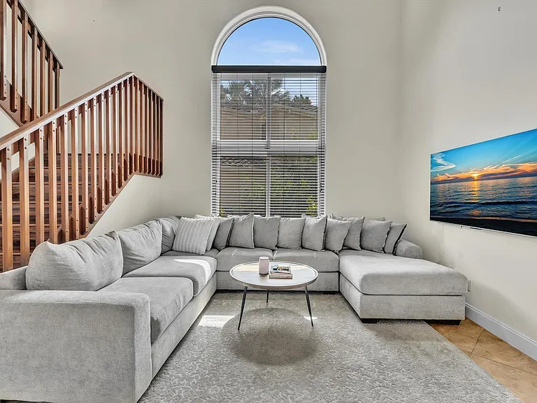 10310 Santiago St — Photo 8