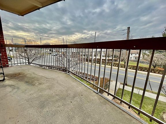 4th image of 511 Westchester Ave #2