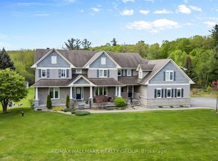 137 Goodman Dr, Ottawa, ON K2W 1C7
