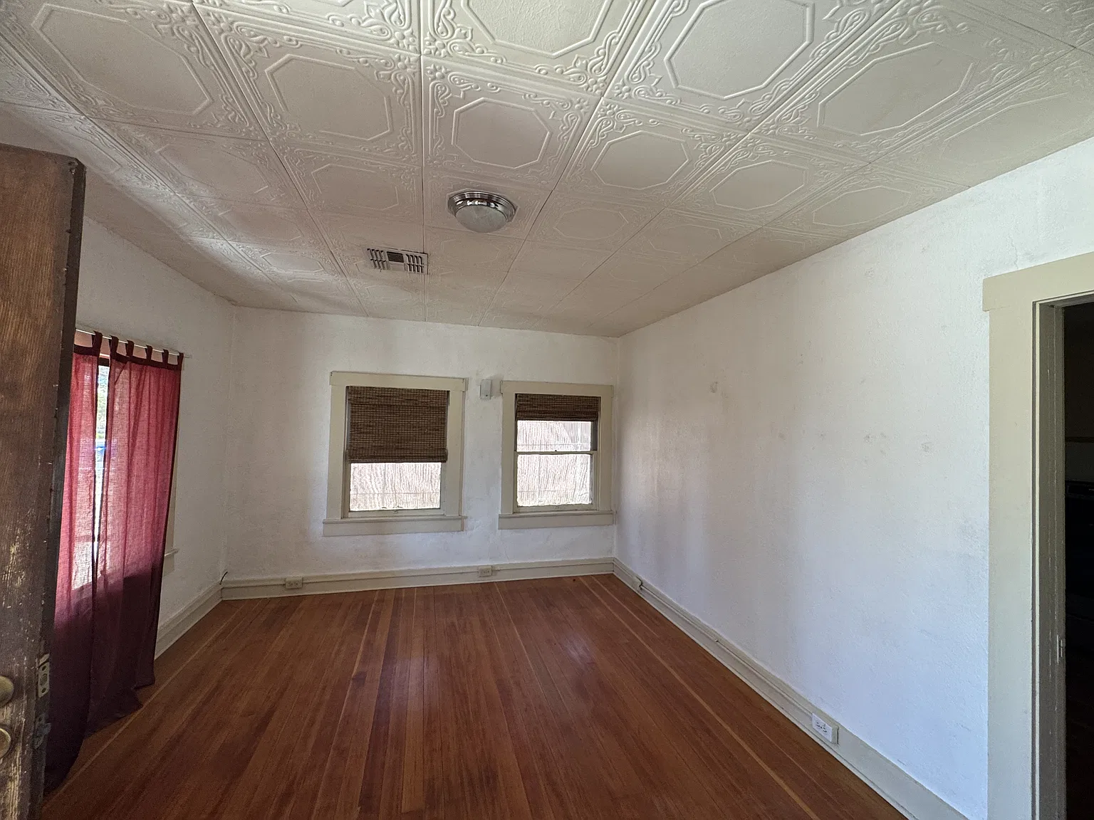 213 Oak St - 1 — Photo 3