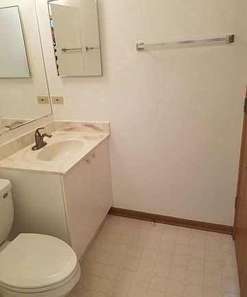 5th image of 727 Elm Ln APT 108