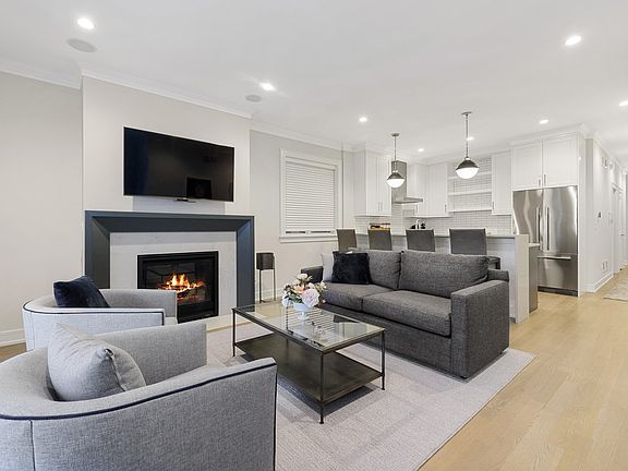 2nd image of 1117 W Newport Ave APT 2