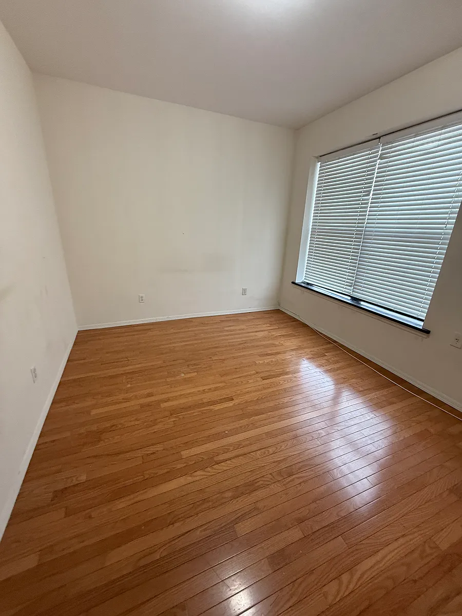 Building Photo - 22-65 27th St #1