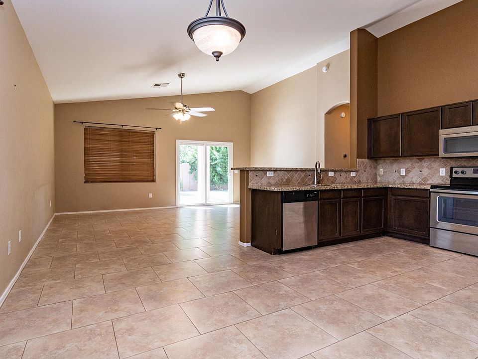 1752 E Pico Ct3