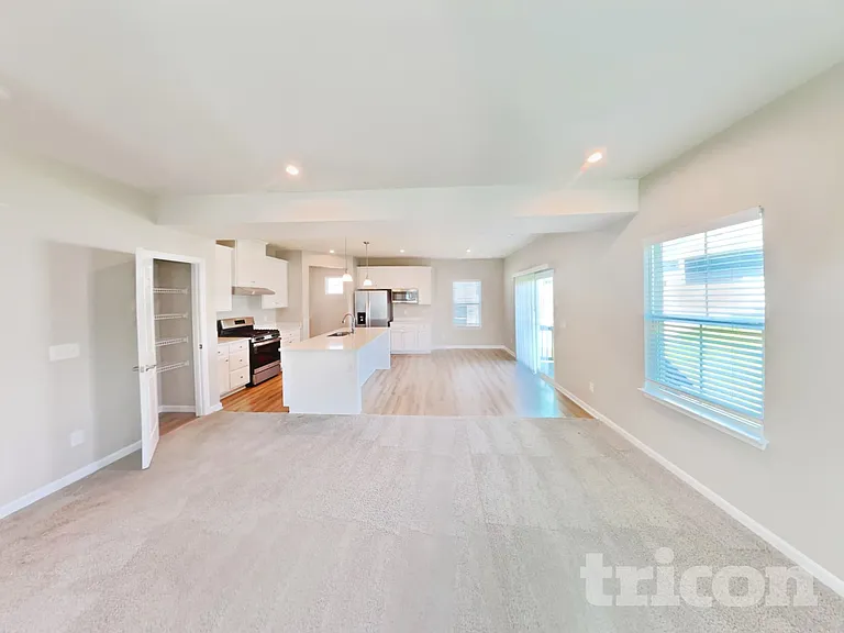 833 Dean Dr — Photo 2