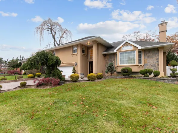 188 Rhododendron Drive, Westbury, NY 11590