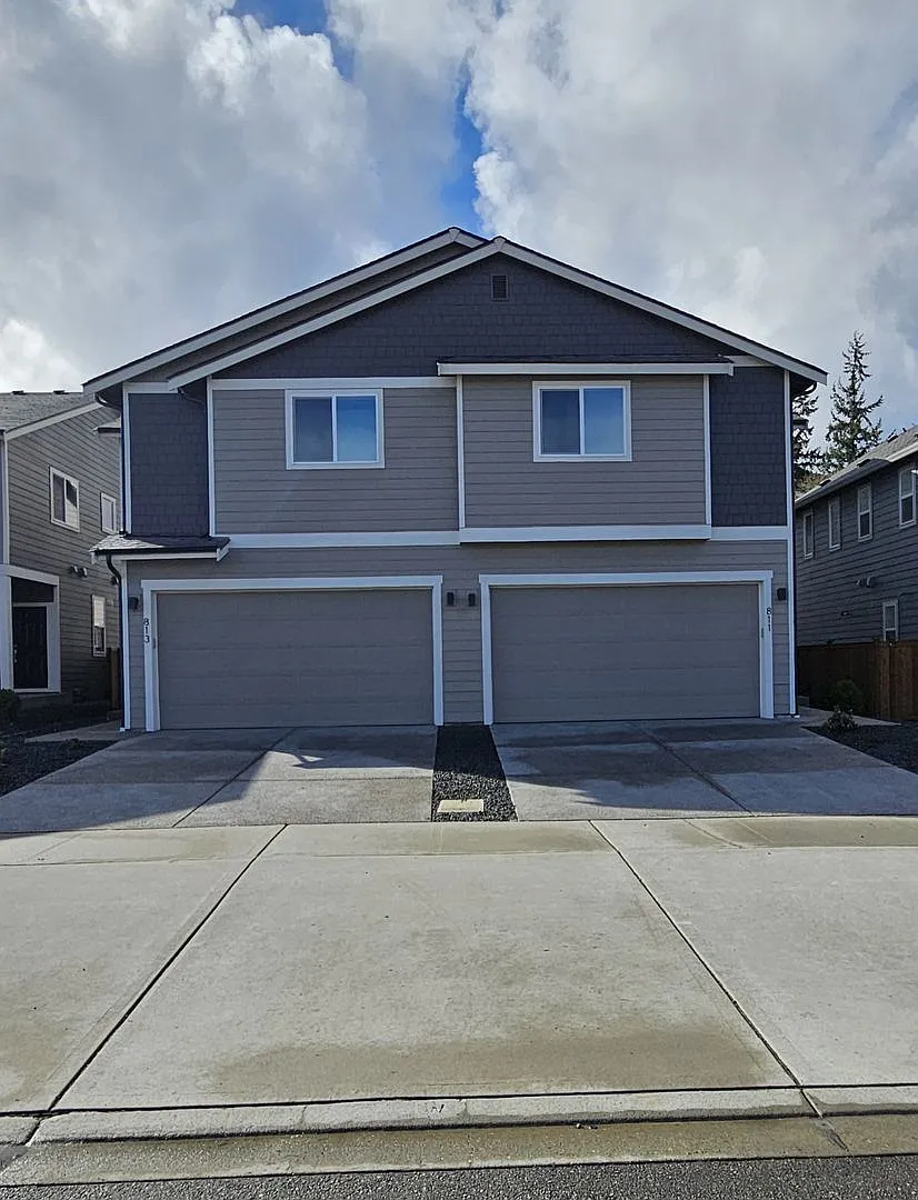 New 4-Bedroom Duplex in Lacey! — Photo 2