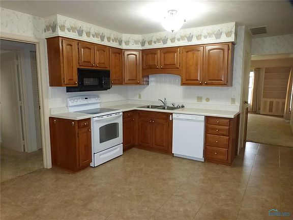 4th image of 422 Oxford Dr