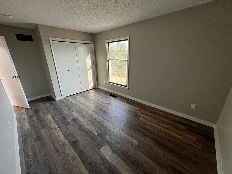 405 Locust St — Photo 9