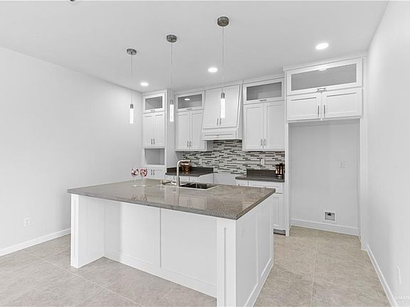 4th image of 1208 E Boxwood Ave