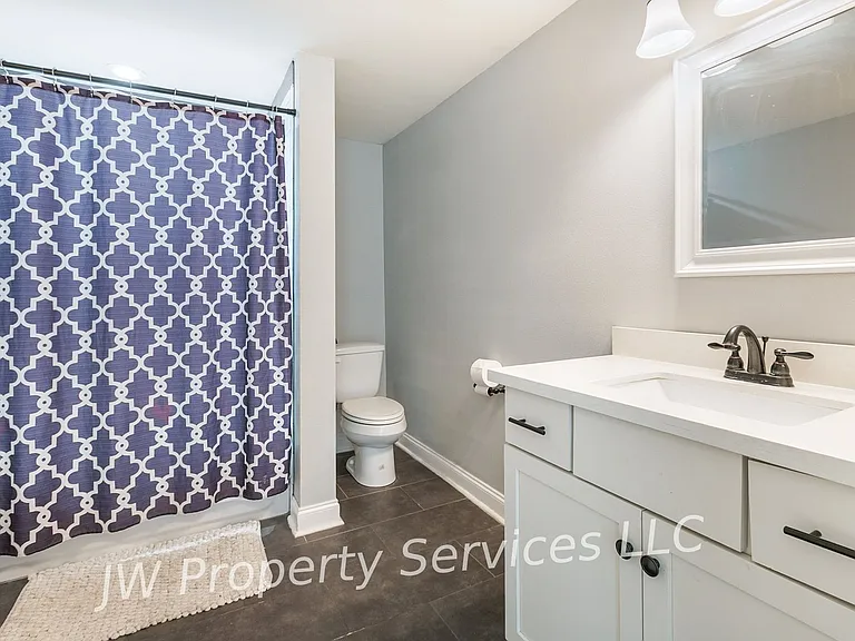 324 N Roman St — Photo 2