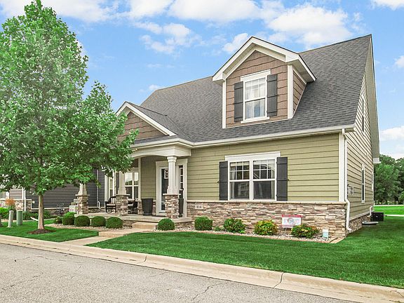 3rd image of 814 Haymarket Cir