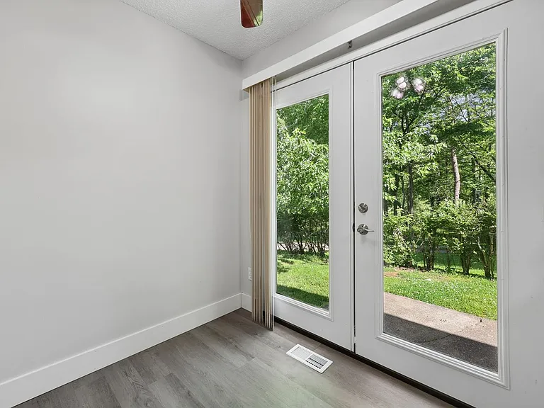 1400 Country Side Dr — Photo 10