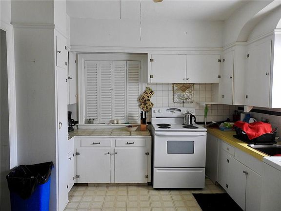 2nd image of 410 Laurel Hill Ave