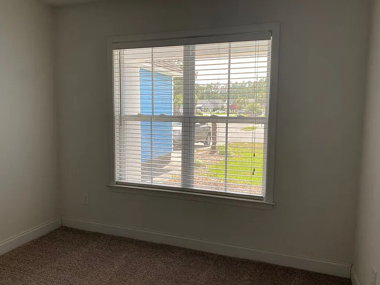 129 S Palm Dr — Photo 13
