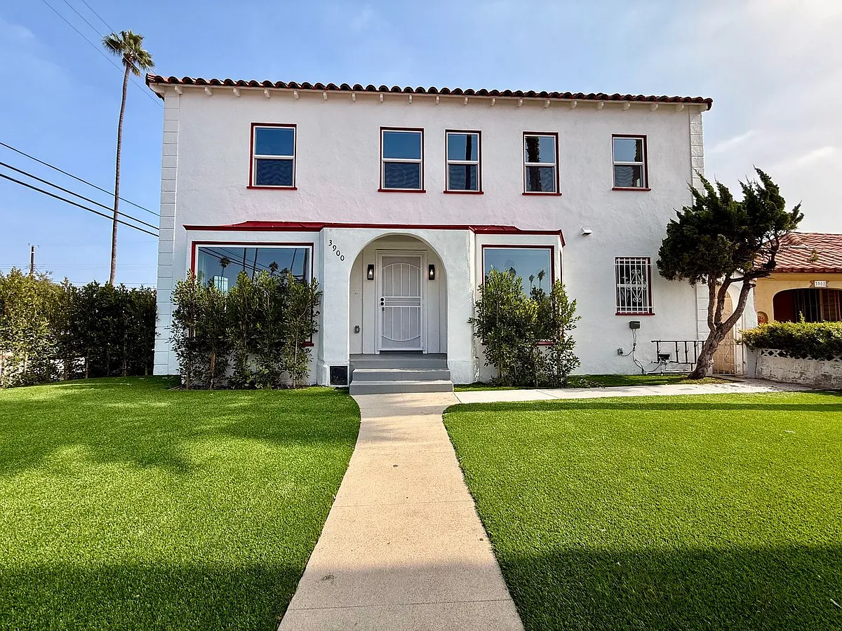 Building Photo - 2320 W 39th St