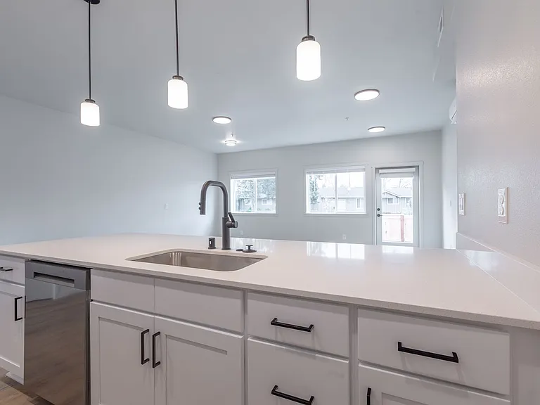 4202 NE Morrow Rd — Photo 4