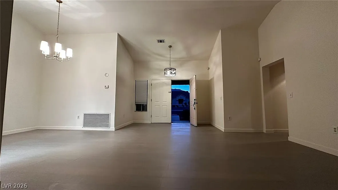 2 bed, 2.0 bath, 1354 sqft, $2,100 — Photo 2