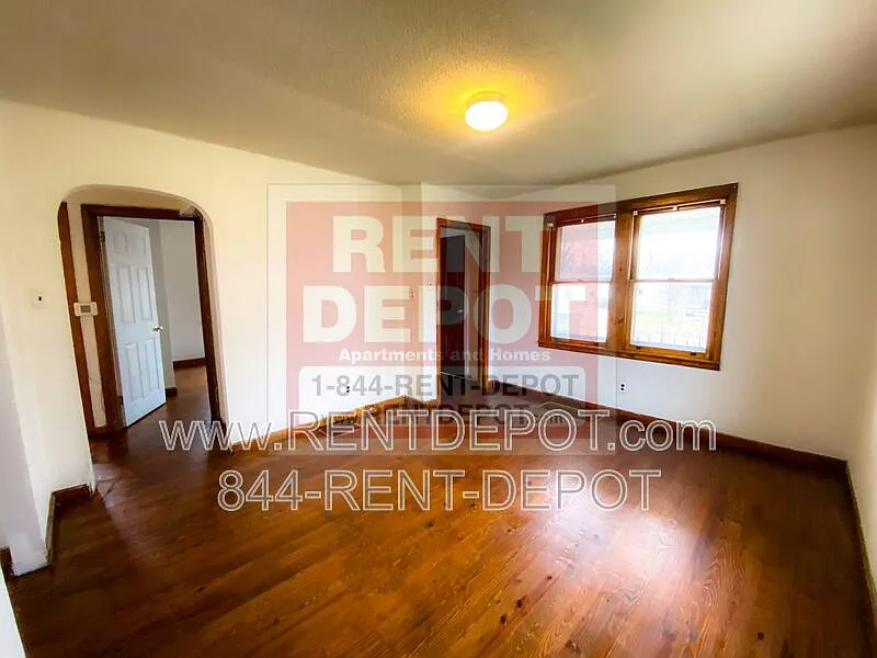 Building Photo - 1815 S Helfrich Ave