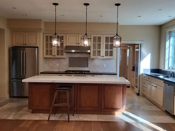 3rd image of 5039 Saunders Cir