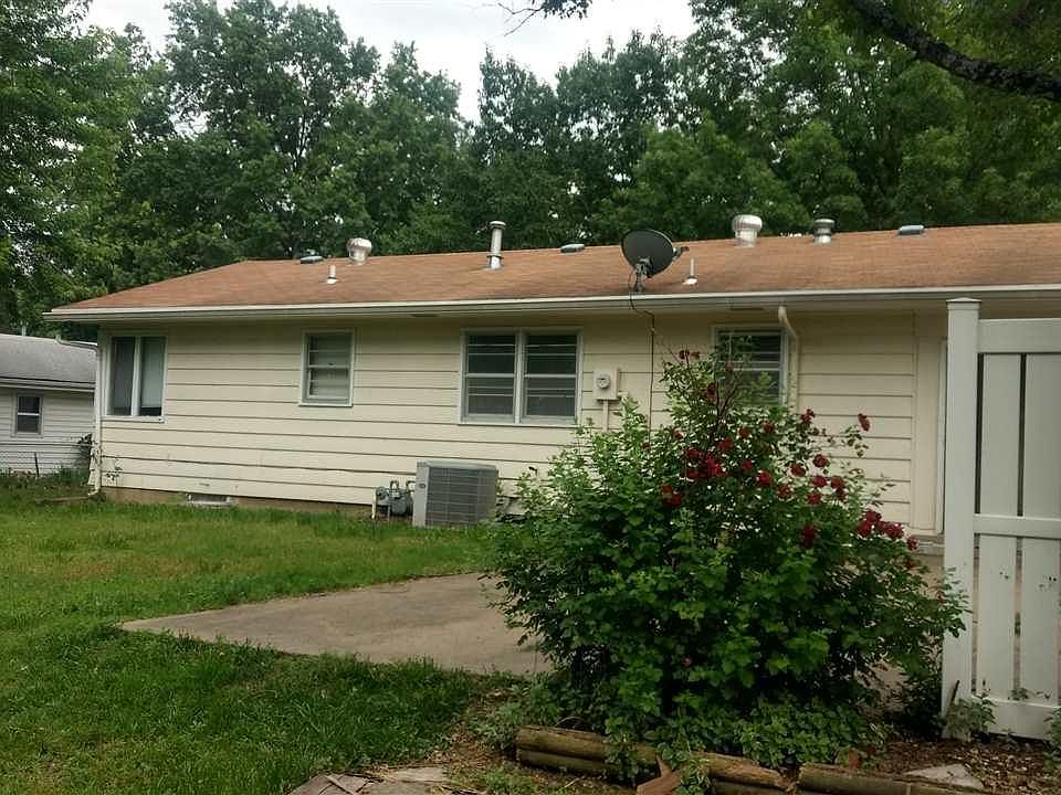 2nd image of 1428 Oxford Dr