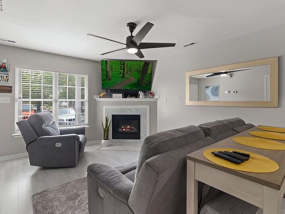 3rd image of 305 Meadowbrook Ln
