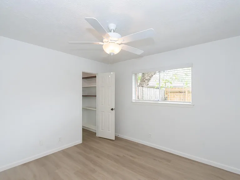 5704 Leggett Ln — Photo 17