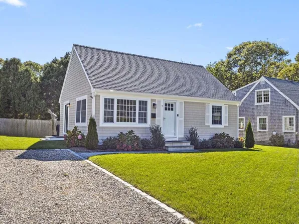 7 Montauk Street, Teaticket, MA 02536