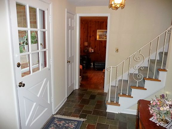 2nd image of 1019 Centergate Dr
