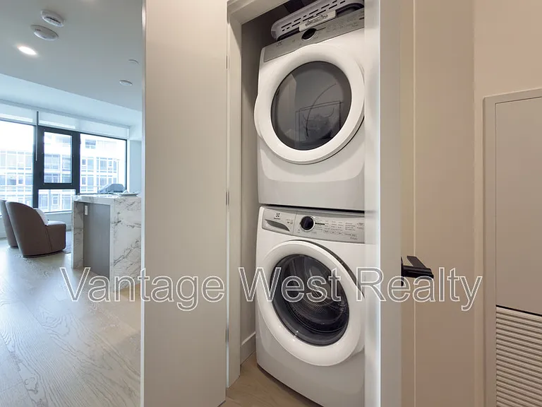 3800 Capozzi Rd #807 — Photo 15