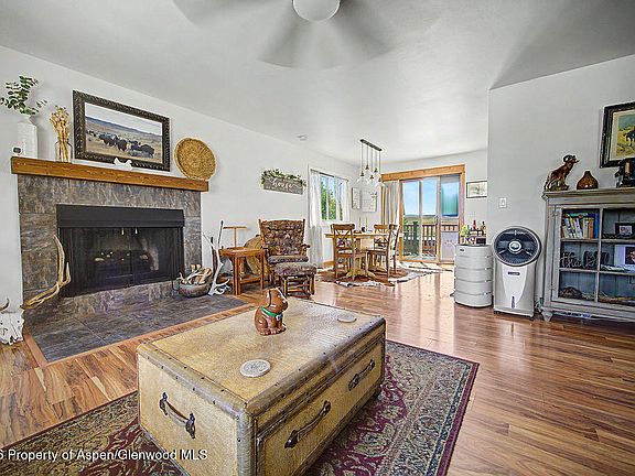 4th image of 409 High Meadow Ct