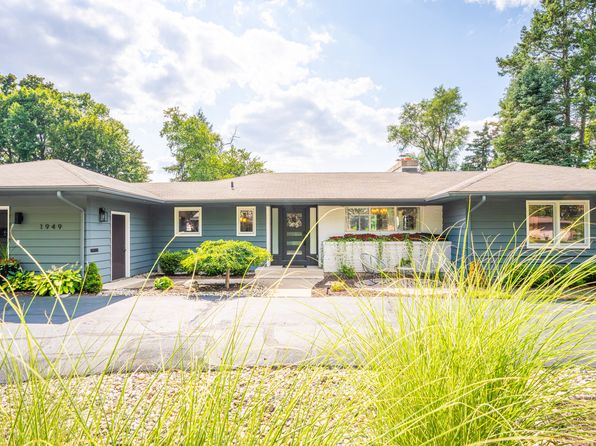 1949 Meadowfield Dr NE