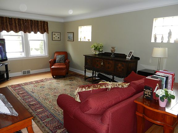 3rd image of 9835 S Avers Ave