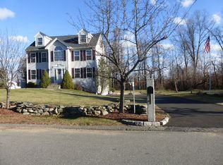 6 Red Squirrel Ln, Chester, NH 03036