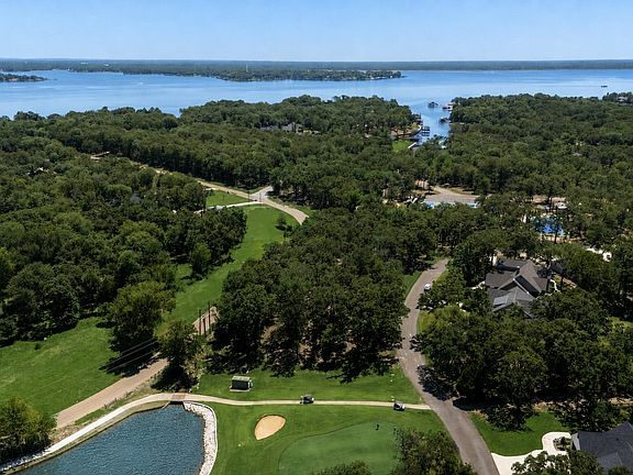 3rd image of 236 Colonial Dr