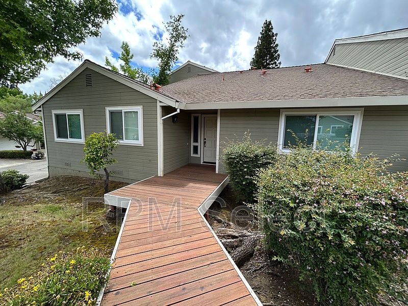 1st image of 159 Valley Oak Dr