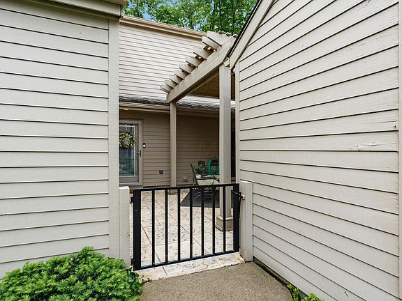 5th image of 5723 Strathmore Ln #10