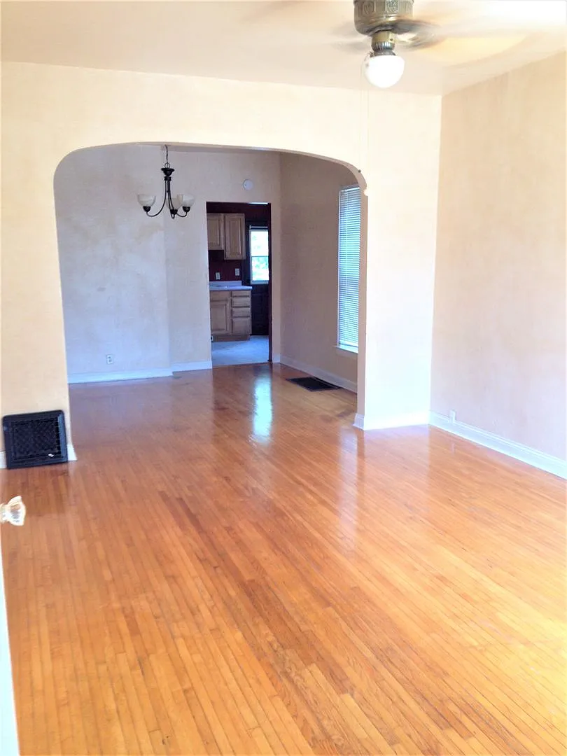 2 bed 1 bath House — Photo 3