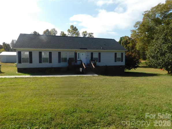 121 Flat Stone Dr, Clover, SC 29710