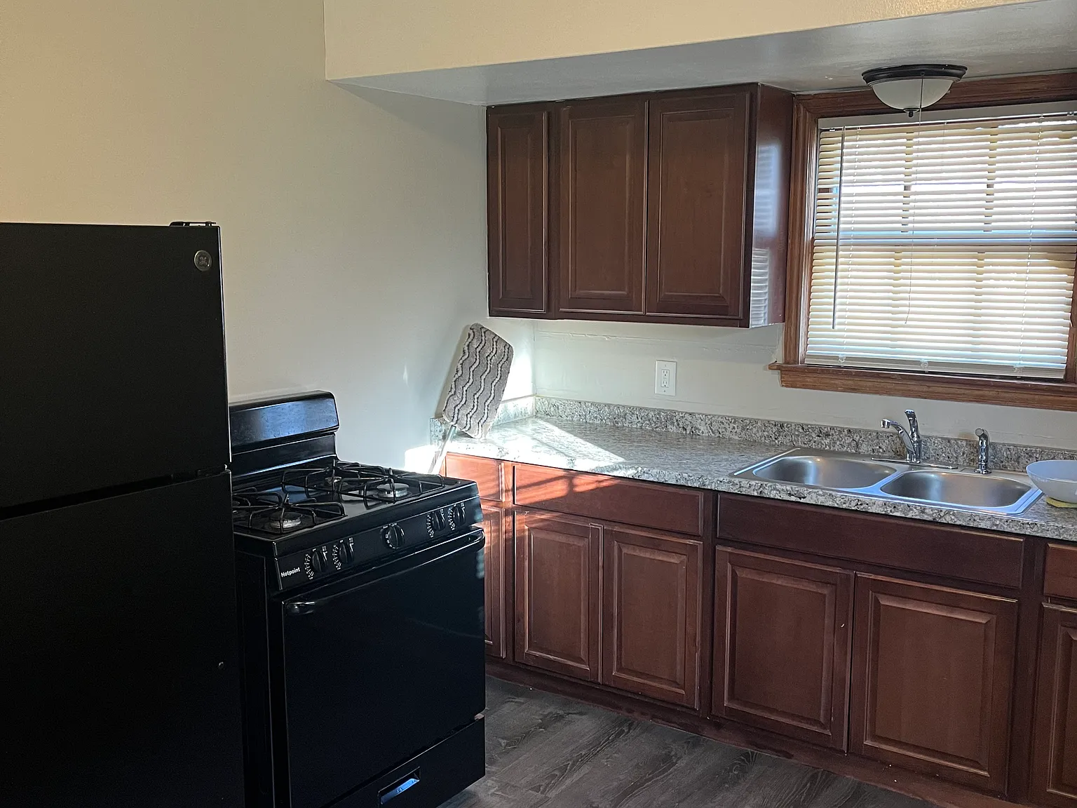 4 bed, 1.5 bath, 1156 sqft, $1,850 — Photo 3