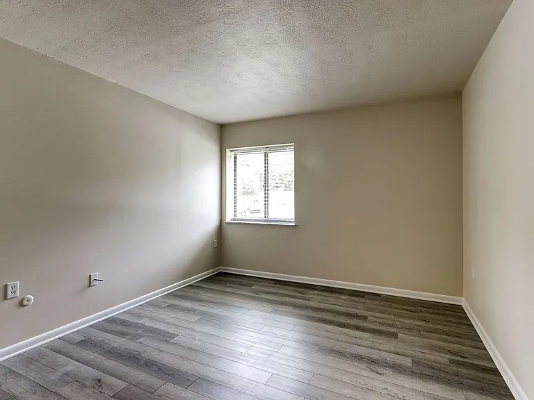 The Atwood Apartments — Photo 33