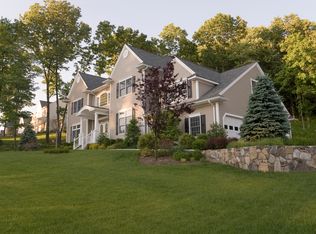 30 Majestic Rdg, Carmel, NY 10512