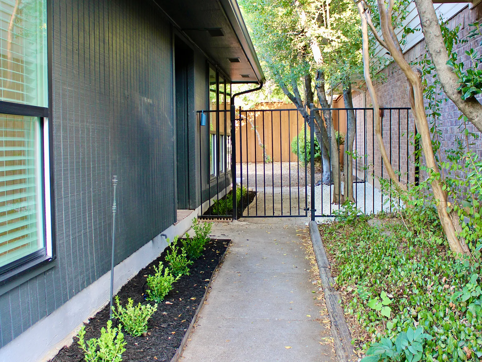 2 bed, 1098 sqft, $2,100 — Photo 4
