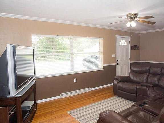 2nd image of 137 Grace St