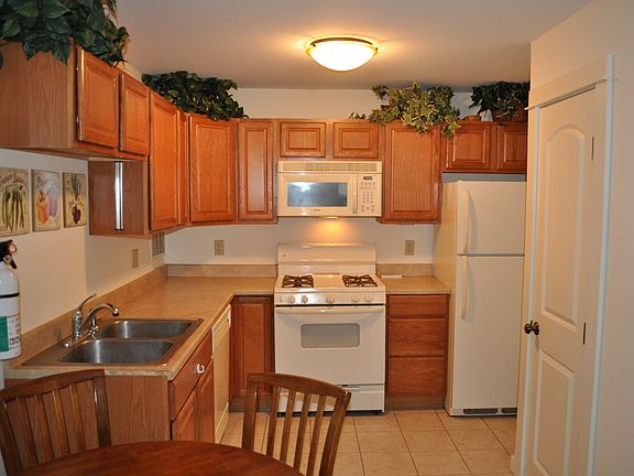 5th image of 112 Highland Pl #1