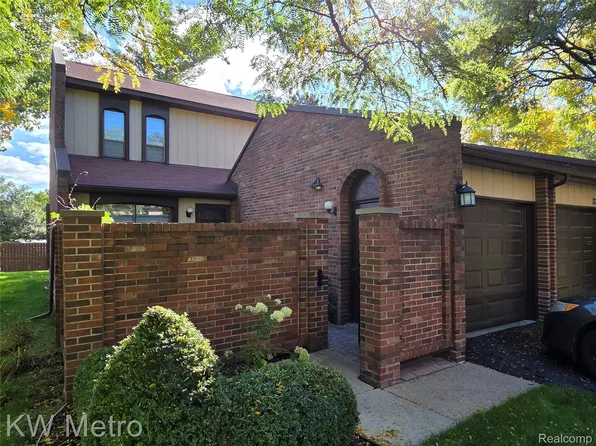 1105 Kirts Blvd Unit A, Troy, MI 48084