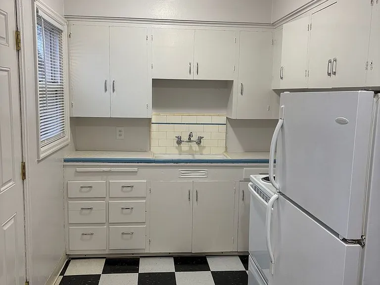 Stark Street 8-Plex — Photo 2