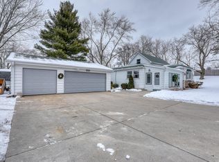 2920 Mile View Rd, West Bend, WI 53095