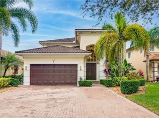 1653 Birdie Dr, Naples, FL 34120